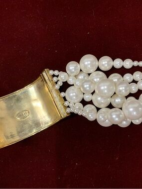 77th Jewelry Statement Cluster Pearl Gold Cuff